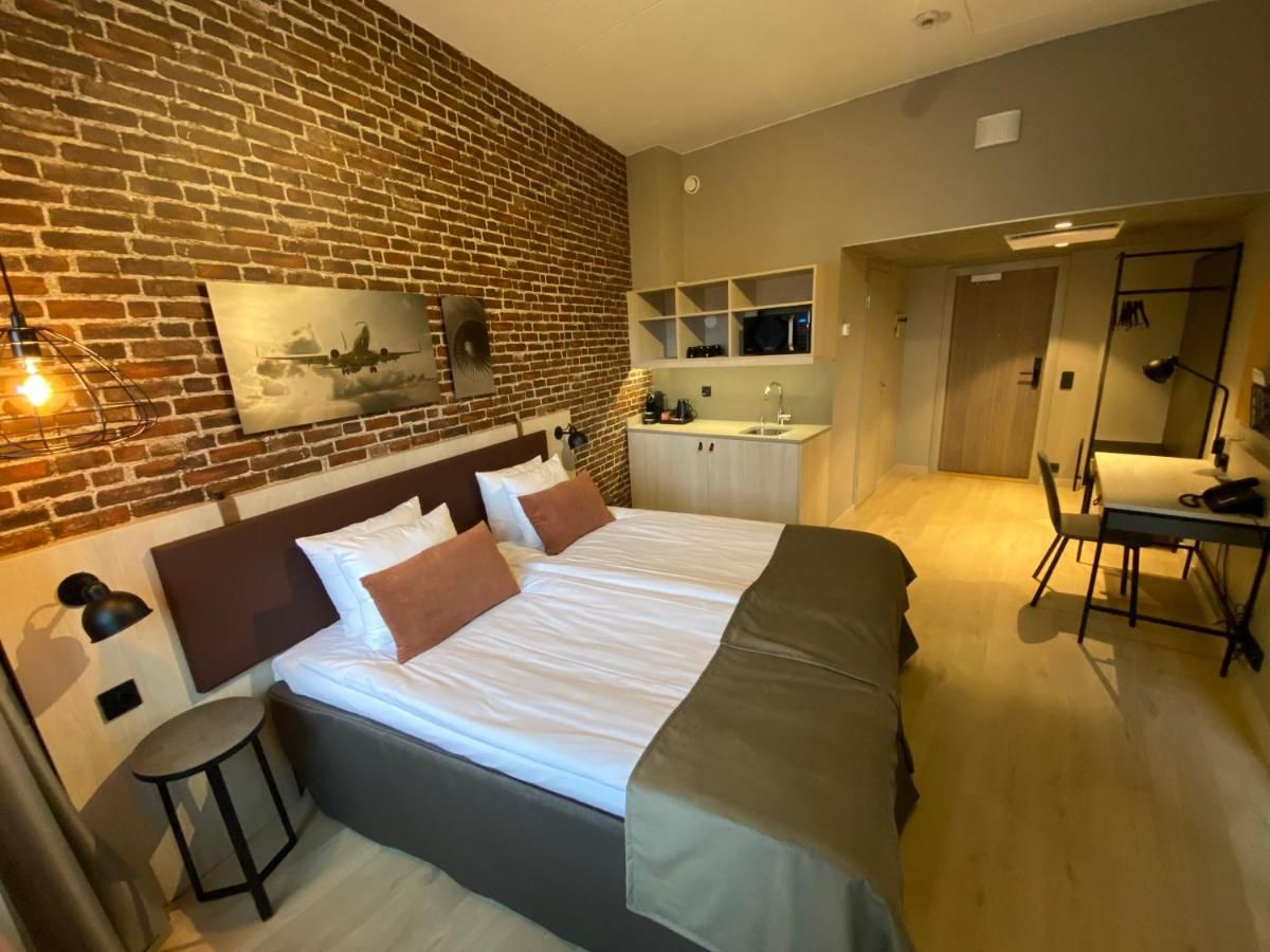 Отель Skyline Airport Hotel Вантаа